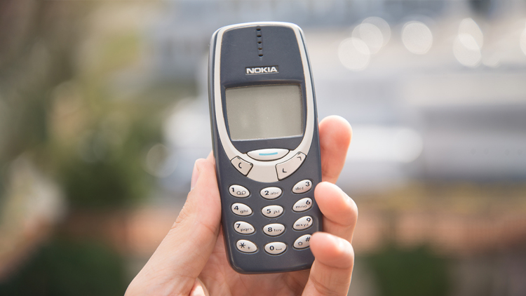 Το TikTok τρελάθηκε: Μπορούν οι 18χρονοι σήμερα να γράψουν μήνυμα στο Nokia 3310;