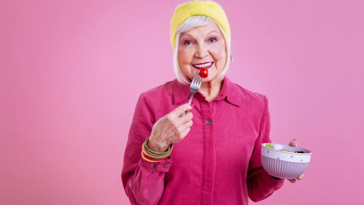 To φυσικό αντιοξειδωτικό που αποτρέπει το γκριζάρισμα των μαλλιών – Ποια λαχανικά το περιέχουν
