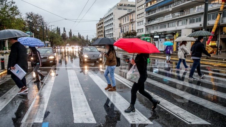 Καιρός: Άστατος την Τσικνοπέμπτη,  τρία τα βαρομετρικά χαμηλά έως την Κυριακή - Πού θα σημειωθούν βροχές
