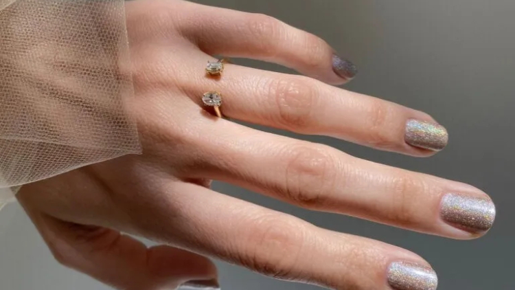 Nail Art: Οι πιο λαμπερές προτάσεις για τα μανικιούρ της εορταστικής σεζόν
