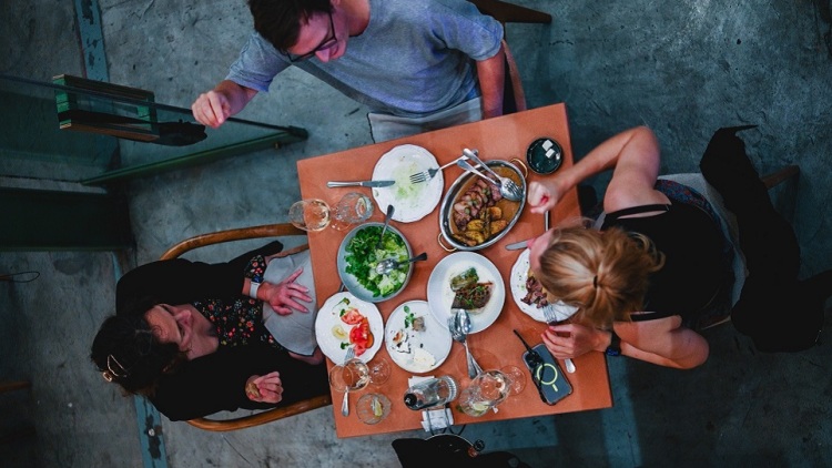 Lost Athens: Ο Σπύρος Κασελούρης πατά το κουμπί της γευστικής επανεκκίνησης στο στέκι του Παγκρατίου