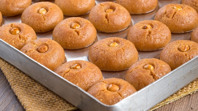 Σεκέρ παρέ: Το πολίτικο γλυκό που θυμίζει «σιροπιαστό κουραμπιέ» – Η ιστορία και η συνταγή του