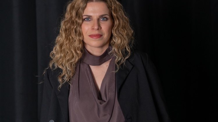 Βιολέτα Ίκαρη: «Από τότε που έγινα μητέρα μπορώ να τραγουδήσω και τη χαρά»