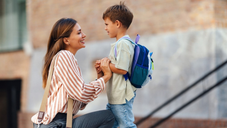 Τι δεν πρέπει να ρωτάτε το παιδί αμέσως μετά το σχολείο