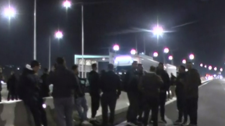  Έληξε ο αποκλεισμός από τους αγρότες στον αυτοκινητόδρομο Πατρών – Πύργου, αποκαταστάθηκε η κυκλοφορία