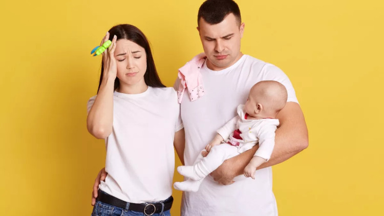 «Σβήνει» τον έρωτα ο ερχομός ενός παιδιού; Έρευνα «φωτίζει» τις προκλήσεις της γονεϊκότητας