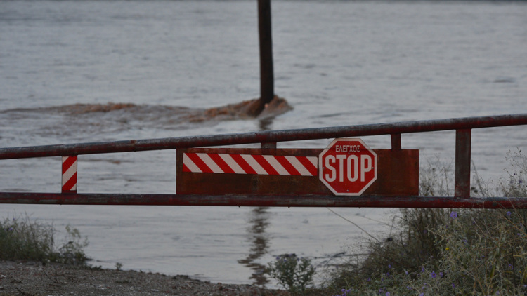 Κοντά στα όρια υπερχείλισης ο Πηνειός - Απότομη άνοδος της στάθμης 