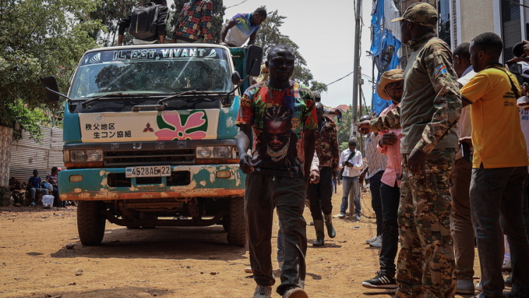 Κονγκό: Εκατοντάδες άμαχοι περνούν στη Ρουάντα για να γλιτώσουν από τις μάχες