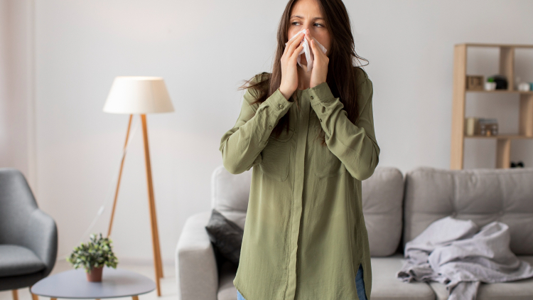 Αλλεργιολόγος αποκαλύπτει τα τρία αντικείμενα στο σπίτι που μπορεί να επιδεινώσουν τις αλλεργίες
