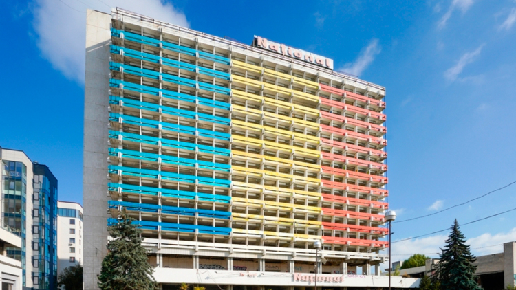 Ένα πρώην σοβιετικό ξενοδοχείο διχάζει τη Μολδαβία μετά τον θάνατο ενός 13χρονου κοριτσιού