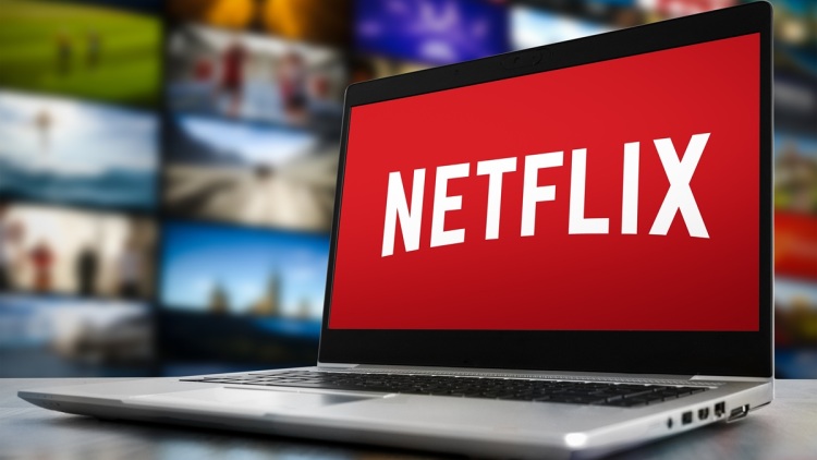 Παρέμβαση Τραμπ στο Netflix, ζήτησε την απομάκρυνση μέλους του ΔΣ, ενώ μαίνεται το θρίλερ για την εξαγορά της Warner Bros 