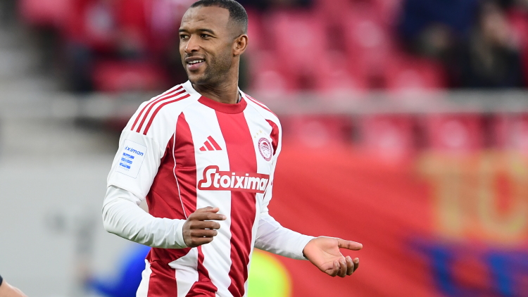 Σε ρόλο τερματοφύλακα ο Ελ Κααμπί: «Έφαγε» γκολ από τα παιδιά του και αποθεώθηκε, βίντεο 