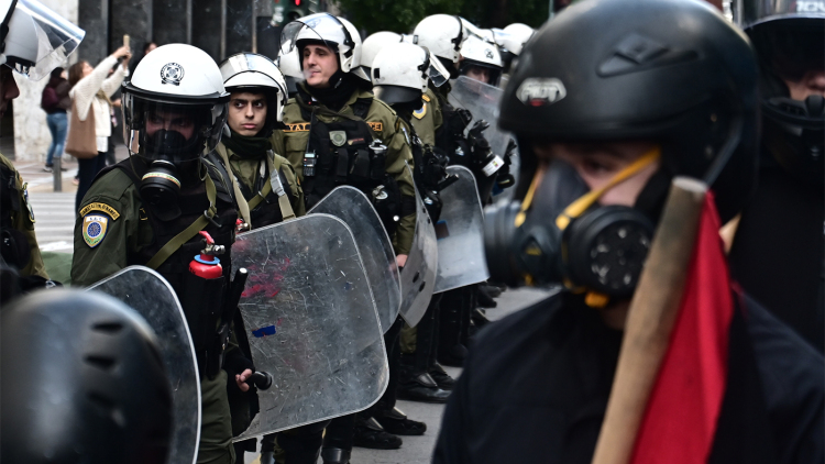 Ξεκίνησε η πορεία στη μνήμη του Αλέξανδρου Γρηγορόπουλου στο κέντρο της Αθήνας, κλειστές Σταδίου και Πανεπιστημίου