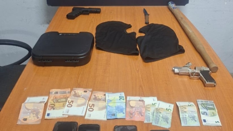 Βύρωνας: Τρεις ανήλικοι και ένας 20χρονος συνελήφθησαν γιατί λήστευαν υπαλλήλους πρακτορείων τυχερών παιγνίων