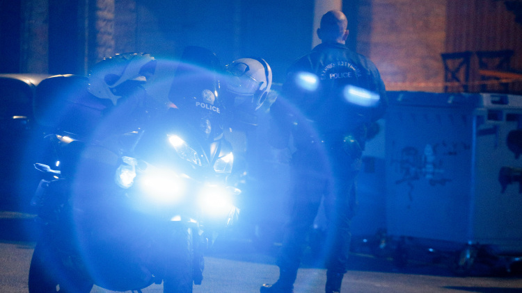 Συναγερμός στα Καλύβια για ύποπτο αντικείμενο κάτω από ΙΧ