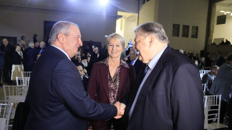 Με Καραμανλή, Βενιζέλο, Λαλιώτη και Λαζόπουλο η εκδήλωση για την «Κρίση της Δημοκρατίας σήμερα»