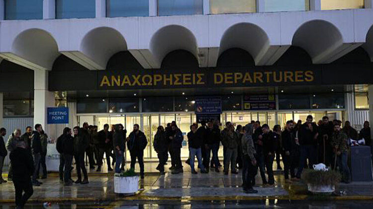 Άνοιξε ξανά το αεροδρόμιο των Χανίων, πτήσεις ως τις 23.00 από και προς το Ηράκλειο μετά από διαπραγματεύσεις
