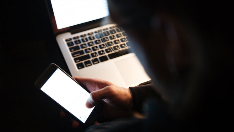 Πώς βρίσκουν οι απατεώνες το κινητό μας με τη βοήθεια της Τεχνητής Νοημοσύνης