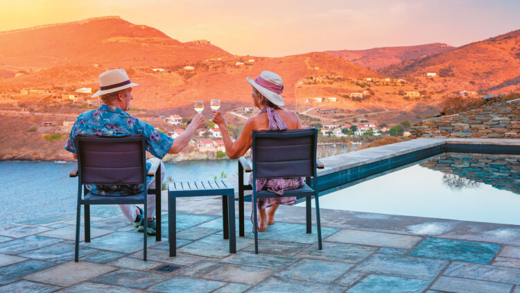 Ελλάδα, η καλύτερη χώρα για τους συνταξιούχους: Το «easy living» και οι επτά λόγοι που την καθιστούν ελκυστικό προορισμό για τους απόμαχους