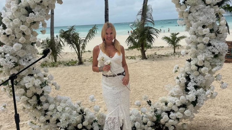 Η Χριστίνα Παππά απάντησε για την ανάρτηση με το «δέχομαι»: Ευχαριστώ για τις ευχές, αλλά δεν παντρεύτηκα