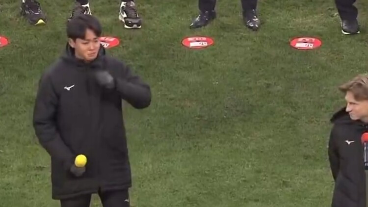 Βίντεο: Λύγισε ο μεταφραστής στο αντίο ποδοσφαιριστή σε ιαπωνικό σύλλογο
