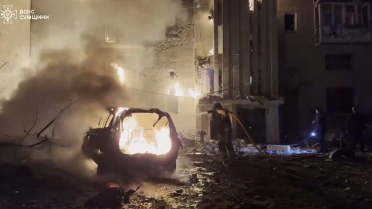 Ουκρανία: Τουλάχιστον 7 άνθρωποι τραυματίστηκαν από πλήγμα ρωσικών drones σε πολυκατοικία στο Σούμι