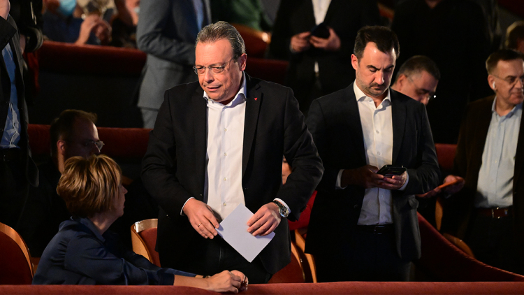 Μύλος οι σχέσεις ΣΥΡΙΖΑ και Τσίπρα μετά τον εξώστη: Η διαρροή της Αμαλίας, η ρεβάνς της «Αυγής» και η παραίτηση του διευθυντή της