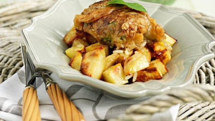 Τζιγεροσαρμάδες: Τι είναι και γιατί θεωρούνται χριστουγεννιάτικος μεζές σε πολλές περιοχές
