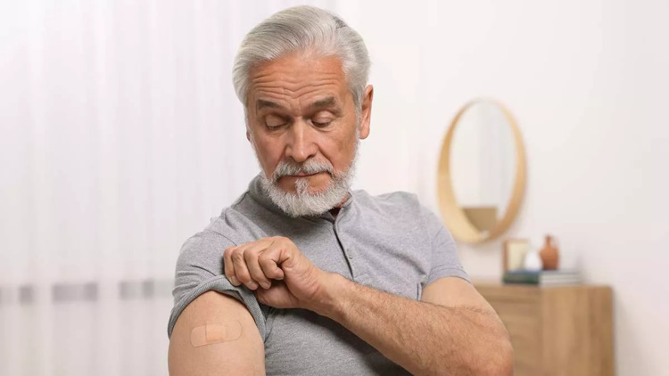 Έκανα το αντιγριπικό, μπορεί να κολλήσω γρίπη; Και άλλες 5 απορίες για τα εμβόλια του χειμώνα
