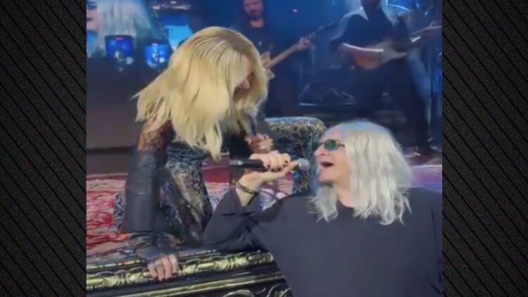 Ο Νίκος Καρβέλας τραγούδησε με την Άννα Βίσση στο Hotel Ermou, δείτε βίντεο