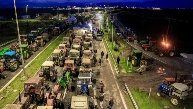 Ποια μέτρα συζητά η κυβέρνηση, τι ζητούν οι αγρότες για να φύγουν από τα μπλόκα