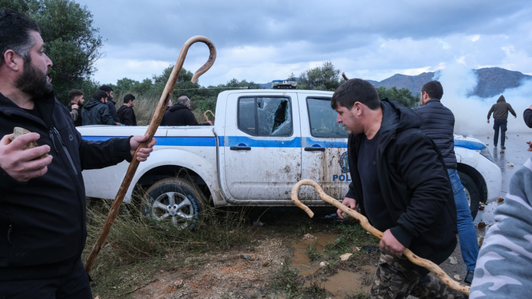 «Κόκκινη γραμμή» για την κυβέρνηση τα επεισόδια με τους αγρότες: Τι βάζει στο τραπέζι το Μαξίμου, τι ζητούν από τα μπλόκα