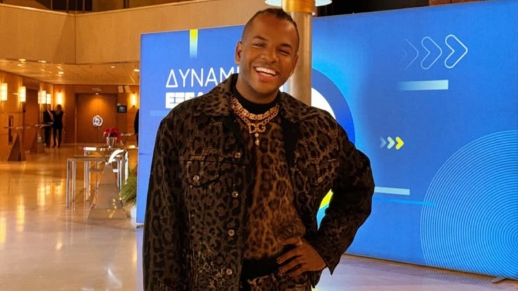 Fancy James: Πρέπει να μάθω ελληνικά για να κοιτάξω για Έλληνες άντρες, είπε ο στιλίστας της Κίμπερλι Γκιλφόιλ