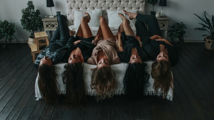 Girls Night In: Τρεις τρόποι να περάσετε αξέχαστα με τις φίλες σας στο σπίτι