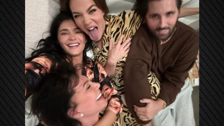 Η Κάιλι Τζένερ έκανε sleepover  με τη μητέρα της, την Κλόε Κάρντασιαν και τον πρώην της αδερφής της, Σκοτ Ντίσικ