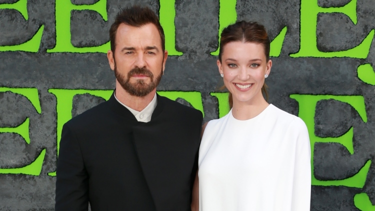 Ο Τζάστιν Θερού και η Νικόλ Μπράιντον Μπλουμ περιμένουν το πρώτο τους παιδί