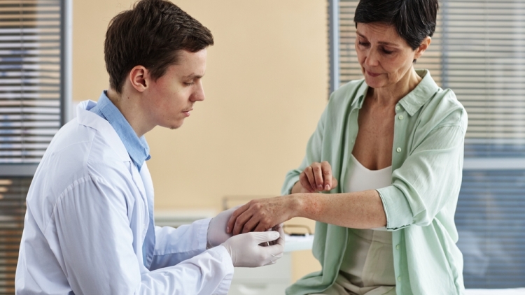 Ψωρίαση: 4 λόγοι που παρατηρείται σταθερή άνοδος παγκοσμίως