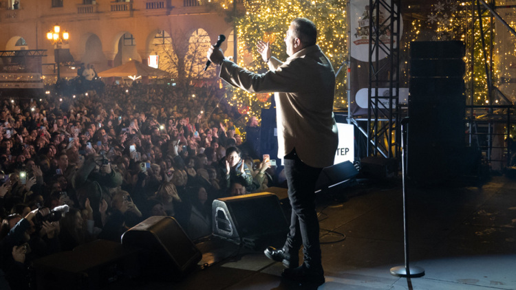 Το απόλυτο χριστουγεννιάτικο event στην πλατεία Αριστοτέλους με τον Αντώνη Ρέμο 