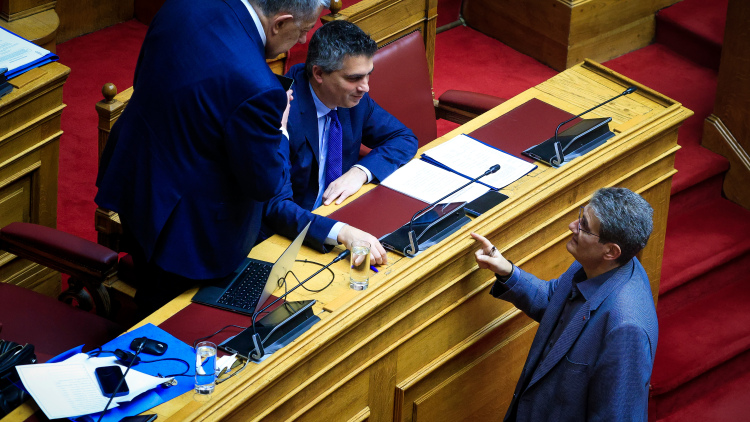 Βουλή: Κυρώθηκαν οι συμβάσεις για Εγνατία οδό, Αττική οδό και αεροδρόμιο Καστελίου