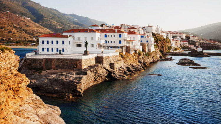 Τα μονοπάτια της Άνδρου: Πώς το νησί διεκδικεί θέση στους κορυφαίους πεζοπορικούς προορισμούς της Ευρώπης 