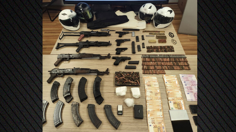 Greek Mafia: Βίντεο και φωτογραφίες από τα όπλα που βρέθηκαν στην γιάφκα της Καλλιθέας