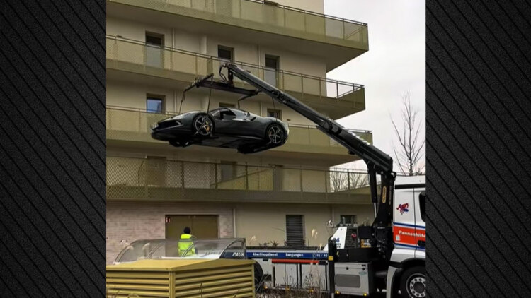 Αυστρία: Επιχειρηματίας ανέβασε Ferrari στο μπαλκόνι του σπιτιού του επειδή δεν έβρισκε θέση πάρκινγκ, δείτε βίντεο