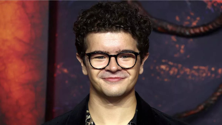 Stranger Things: Ποια είναι η σπάνια πάθηση πίσω από το χαμόγελο του τηλεοπτικού Dustin
