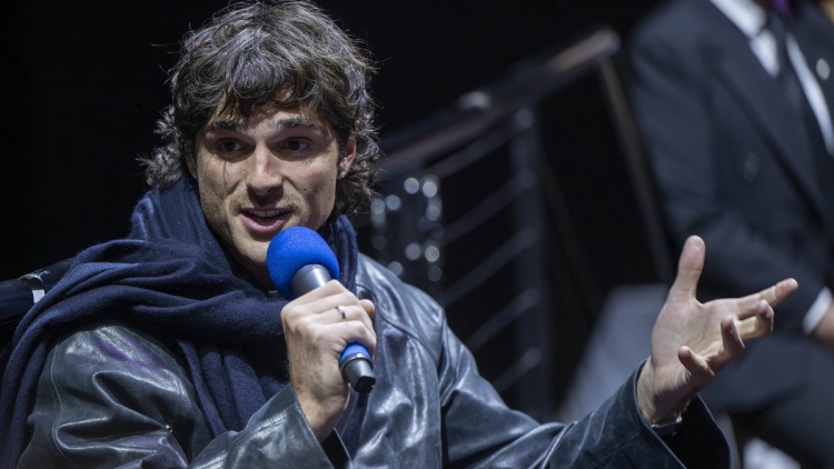 Τζέικομπ Ελόρντι: Δεν του λένε ποτέ «σ’ αγαπώ» (βίντεο)
