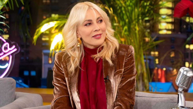 Σμαράγδα Καρύδη για τον πατέρα της, Ντίνο: Ασχολούνταν με εμένα στον δημόσιο λόγο παραπάνω από όσο θα ήθελα
