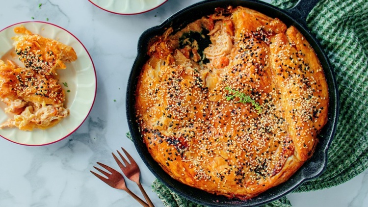 Κοτόπιτα κατσαρόλας με φύλλο σφολιάτας