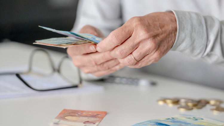 Καταργείται η προσωπική διαφορά: Οι κερδισμένοι συνταξιούχοι από την τροπολογία που κατατέθηκε στη Βουλή