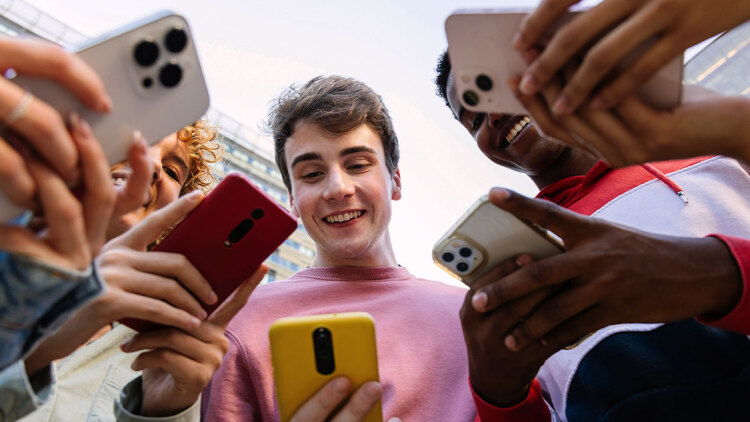 Αυστραλία: Σε ισχύ από σήμερα η απαγόρευση πρόσβασης στα social media για παιδιά κάτω των 16, η πρώτη χώρα που το εφαρμόζει παγκοσμίως