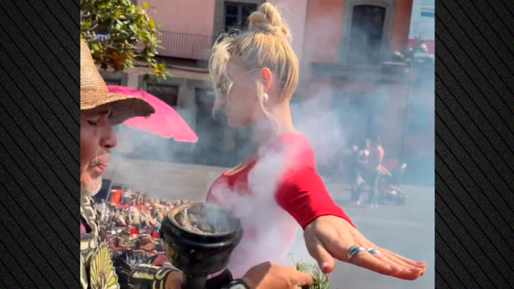 H Ιωάννα Τούνη «καθάρισε την ενέργειά της» στο Μεξικό, δείτε βίντεο