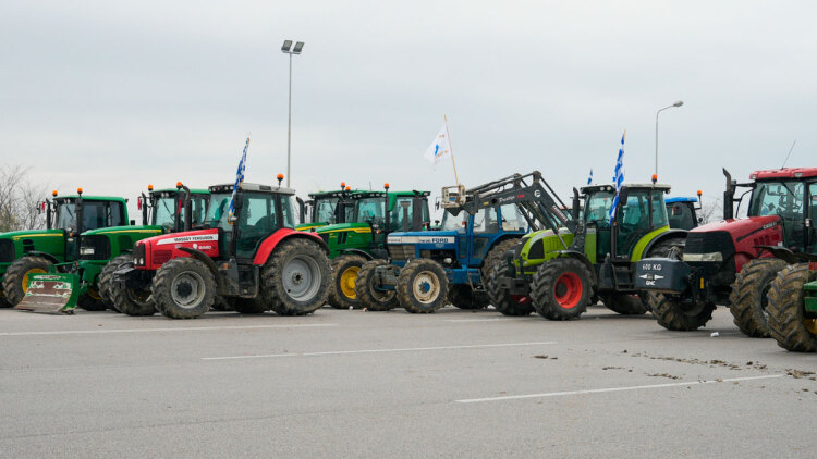 Το μήνυμα του Μαξίμου στα μπλόκα και το «παζάρι» για συμβιβασμό στο ρεύμα, το πετρέλαιο και τις τιμές των προϊόντων